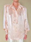 Blusa in raso di seta rosa pastello con ricamo pampino e micro perle “Paul Alexander”