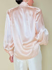 Blusa in raso di seta rosa pastello con ricamo pampino e micro perle “Paul Alexander”
