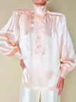 Blusa in raso di seta rosa pastello con ricamo pampino e micro perle “Paul Alexander”