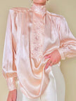 Blusa in raso di seta rosa pastello con ricamo pampino e micro perle “Paul Alexander”