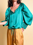 Blusa in raso di seta verde smeraldo 