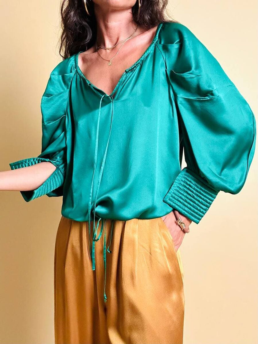 Blusa in raso di seta verde smeraldo 