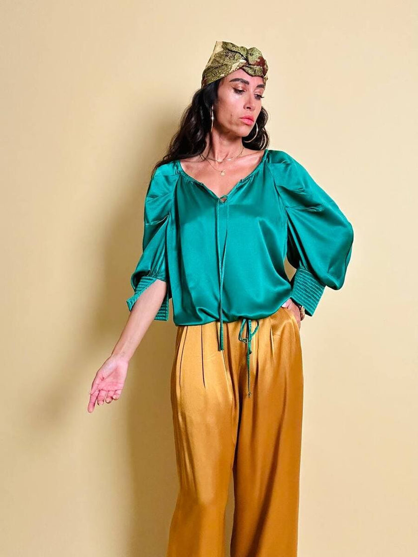 Blusa in raso di seta verde smeraldo 
