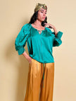 Blusa in raso di seta verde smeraldo 