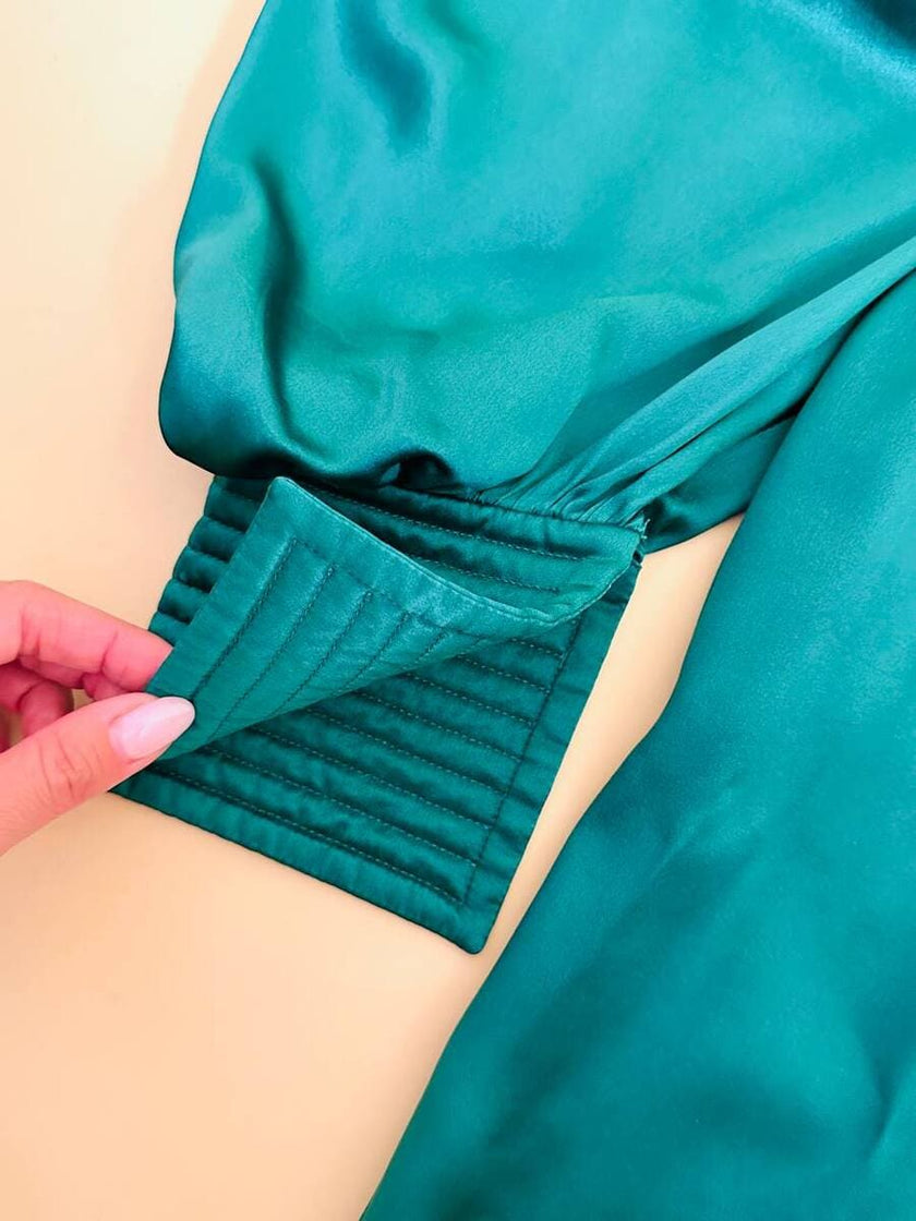 Blusa in raso di seta verde smeraldo 