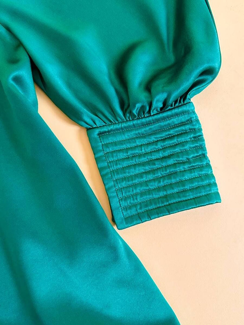 Blusa in raso di seta verde smeraldo 