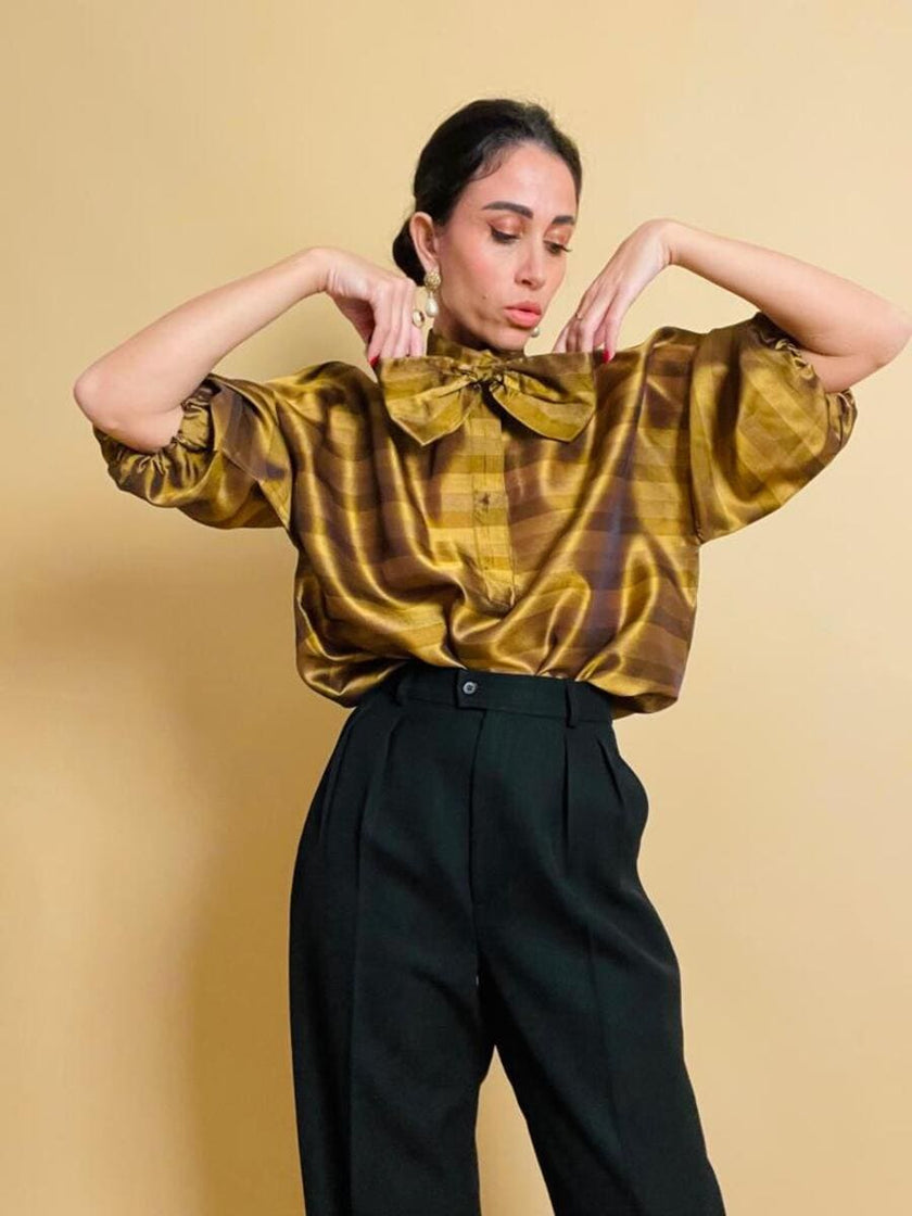 Puffy blouse in seta color ambra con maxi fiocco