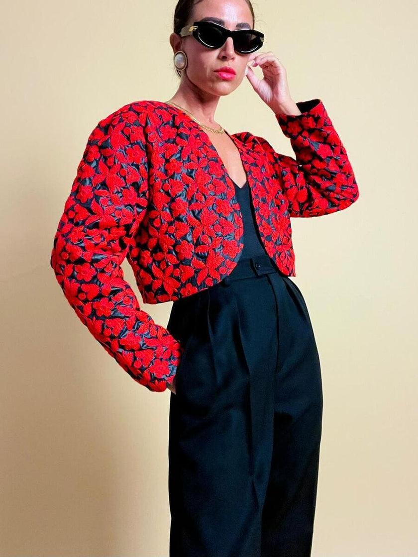 Bolero in tessuto lucido nero con ricamo floreale rosso