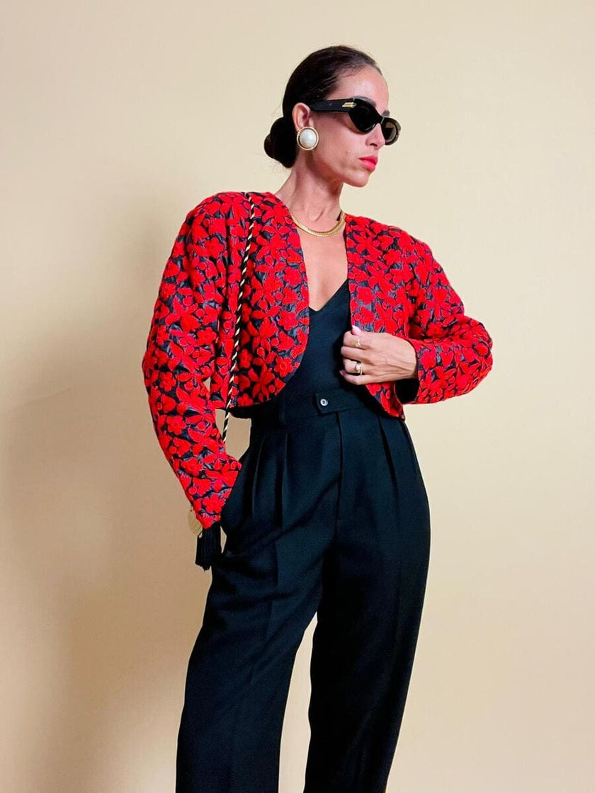 Bolero in tessuto lucido nero con ricamo floreale rosso