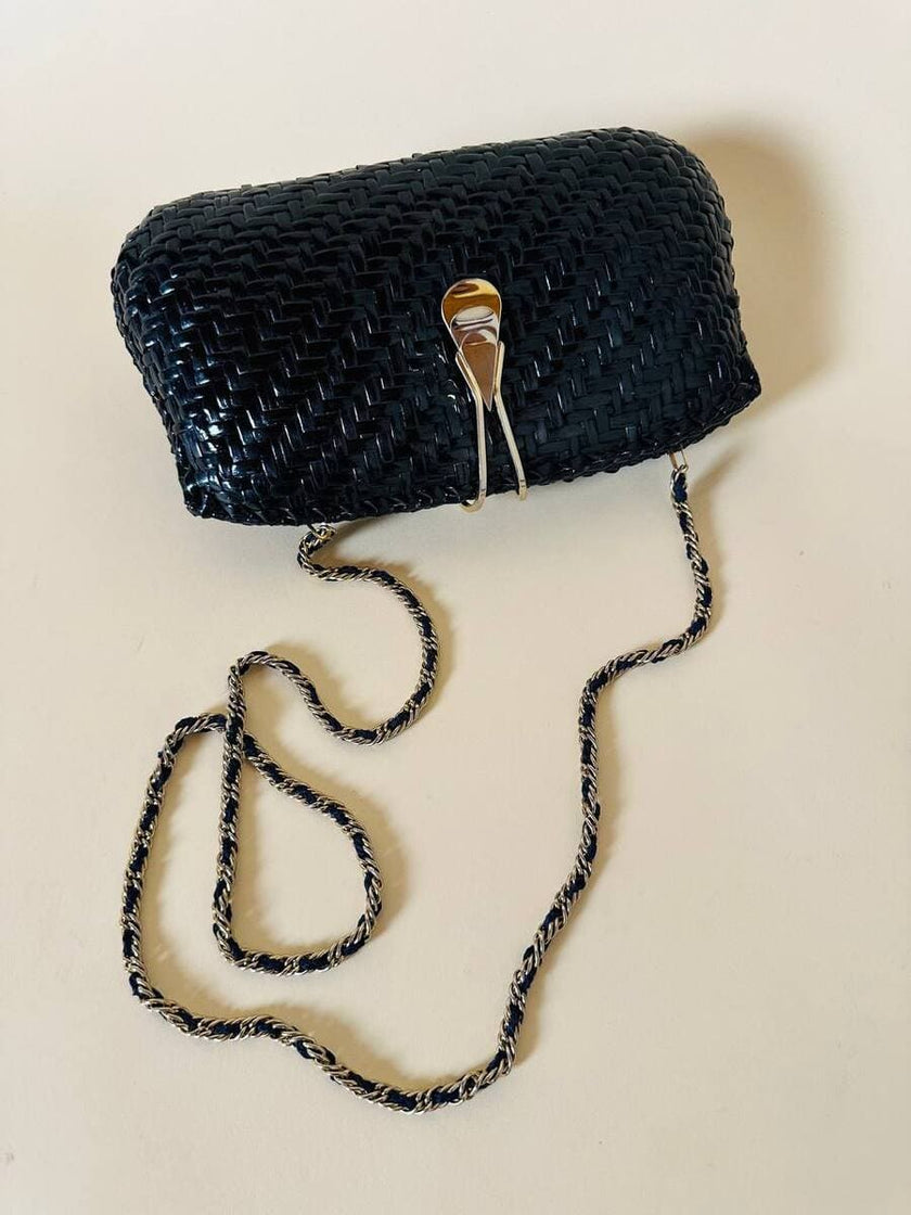 Borsa in midollino blu notte con tracolla in catena