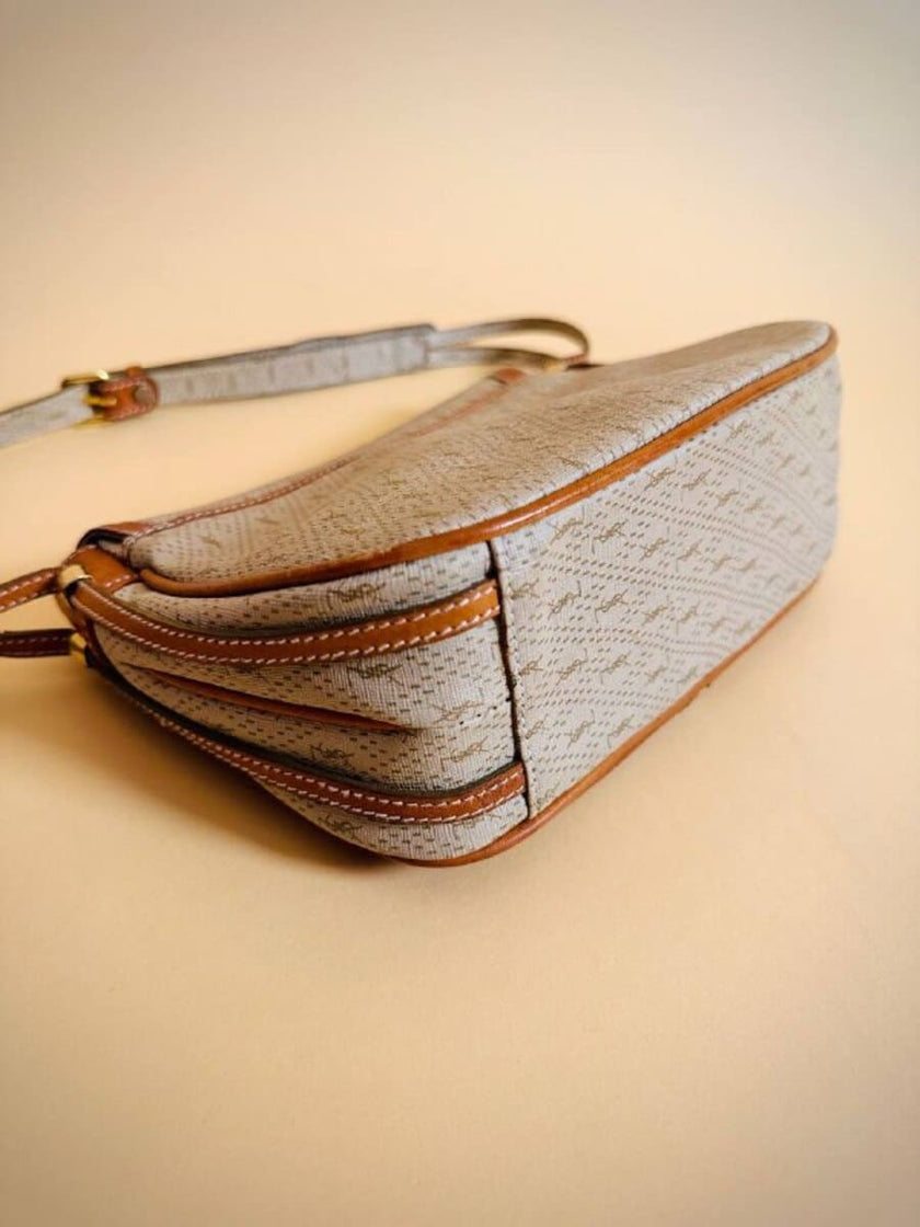 Sac bandoulière en tissu logoté couleur corde et cuir fauve 