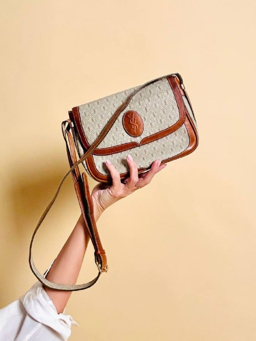 Sac bandoulière en tissu logoté couleur corde et cuir fauve 