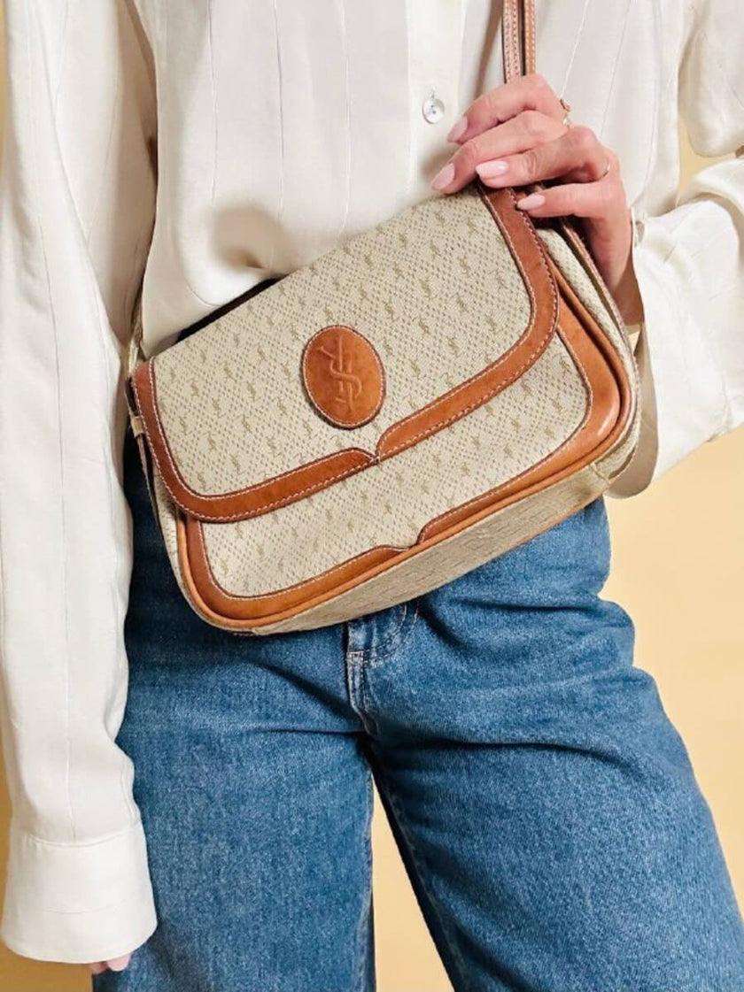 Sac bandoulière en tissu logoté couleur corde et cuir fauve 