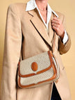 Sac bandoulière en tissu logoté couleur corde et cuir fauve 