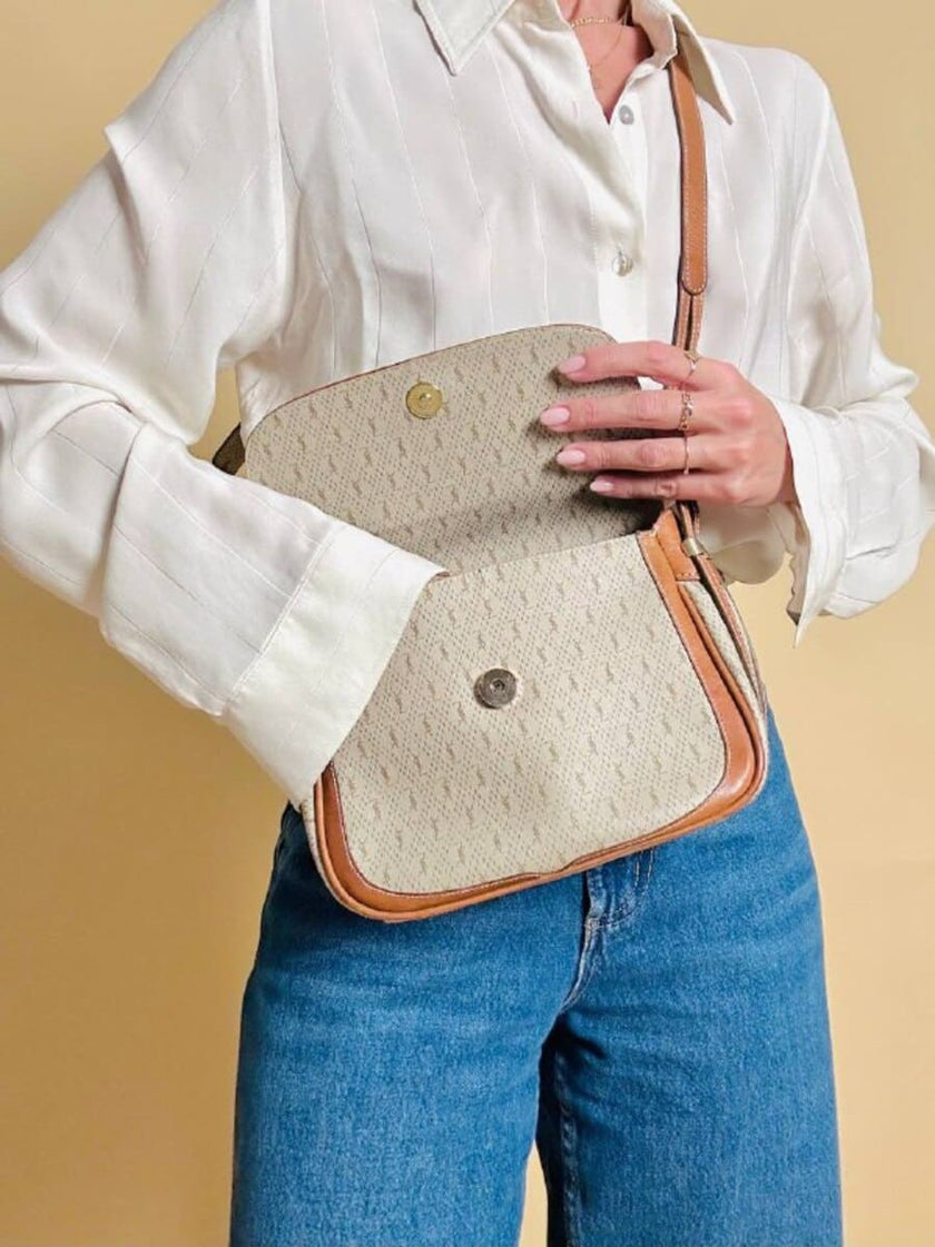 Sac bandoulière en tissu logoté couleur corde et cuir fauve 