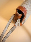 Sac bandoulière en tissu logoté couleur corde et cuir fauve 