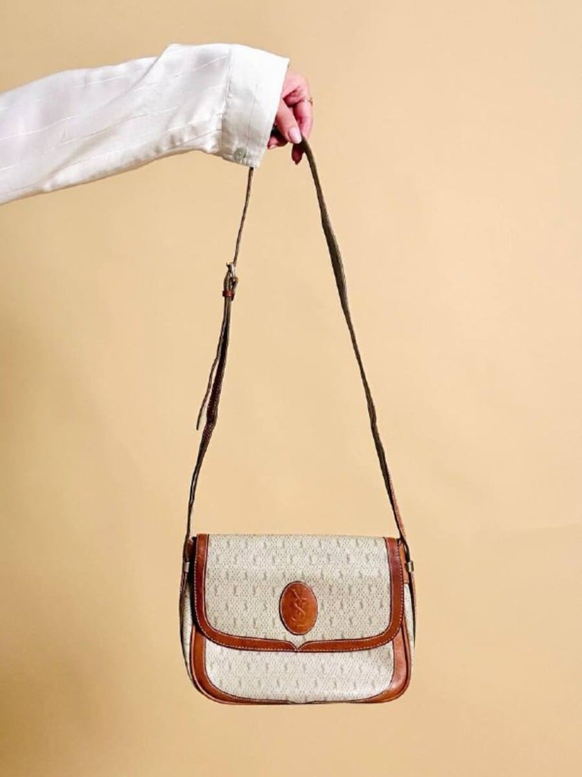 Sac bandoulière en tissu logoté couleur corde et cuir fauve 