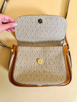 Sac bandoulière en tissu logoté couleur corde et cuir fauve 