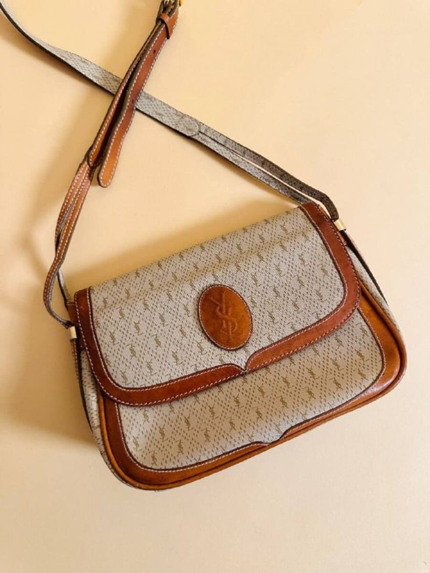 Sac bandoulière en tissu logoté couleur corde et cuir fauve 