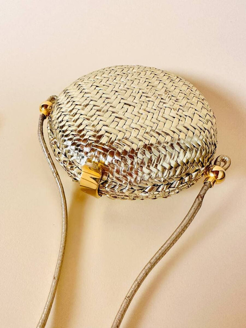Borsa rotonda in midollino oro con tracolla in pelle laminata oro “Rodo”