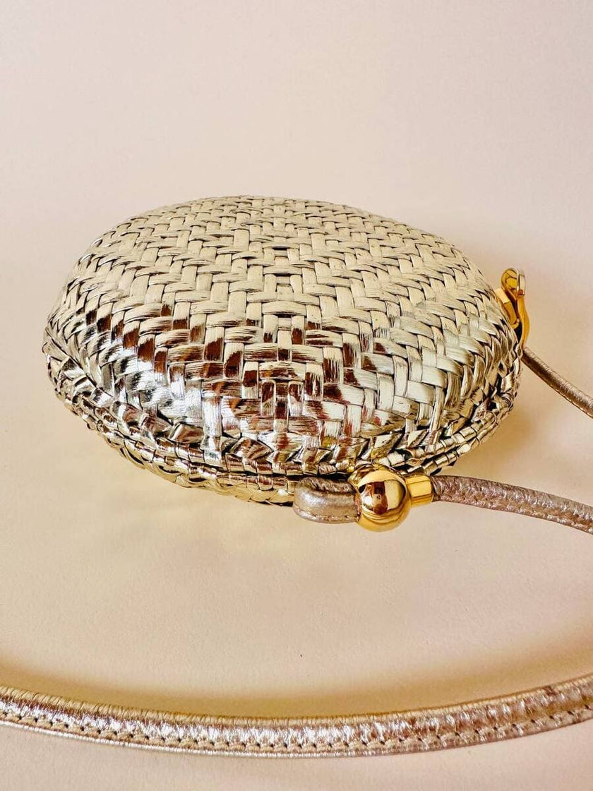 Borsa rotonda in midollino oro con tracolla in pelle laminata oro “Rodo”