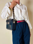 Borsa in pelle blu con hardware oro “Gianni Versace”