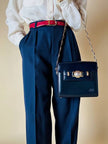 Borsa in pelle blu con hardware oro “Gianni Versace”