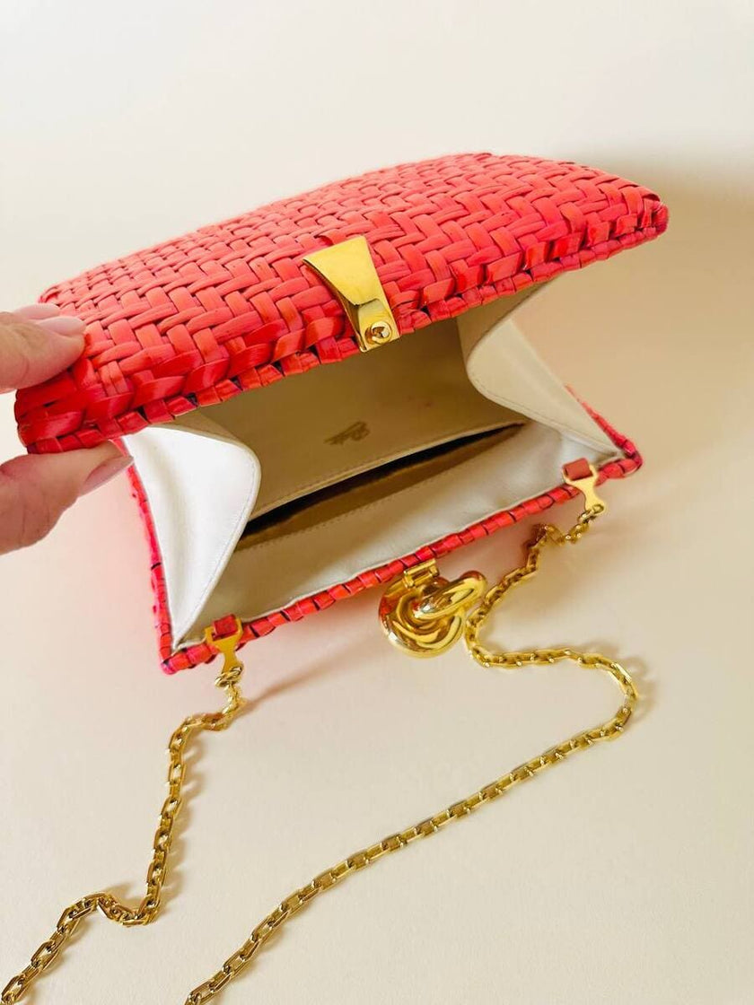 Borsa in midollino color geranio con chiusura a nodo e catena dorata “Rodo”