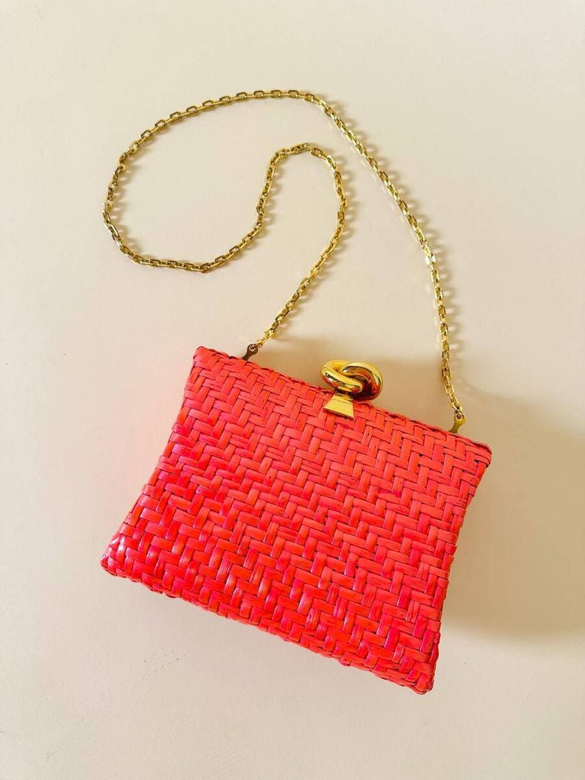 Borsa in midollino color geranio con chiusura a nodo e catena dorata “Rodo”