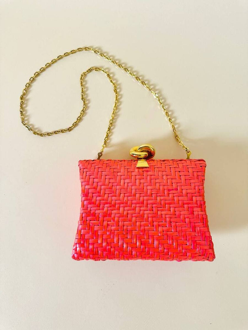 Borsa in midollino color geranio con chiusura a nodo e catena dorata “Rodo”