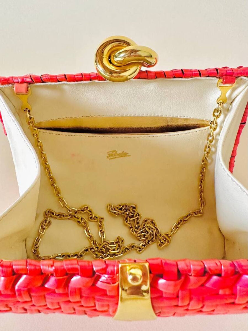 Borsa in midollino color geranio con chiusura a nodo e catena dorata “Rodo”