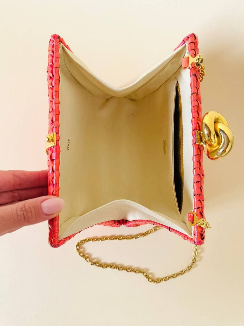 Borsa in midollino color geranio con chiusura a nodo e catena dorata “Rodo”