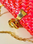 Borsa in midollino color geranio con chiusura a nodo e catena dorata “Rodo”