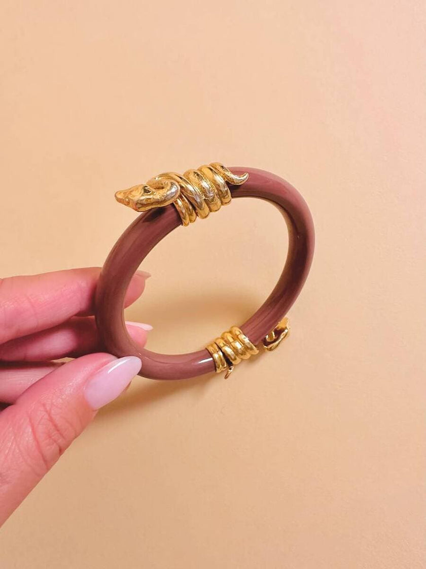 Bracciale rigido rosa antico con serpenti dorati