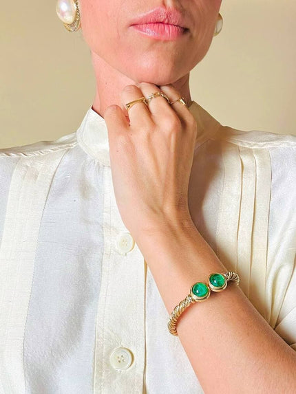 Bracciale rigido in metallo torchon oro con pietre verdi “Cascio”