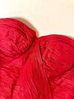 Bustier sartoriale in shantung rosso lavorato a pieghe