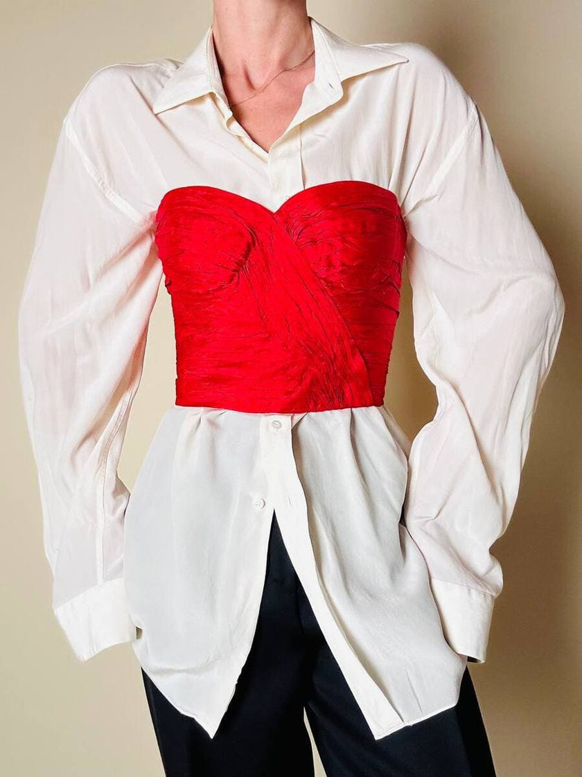 Bustier sartoriale in shantung rosso lavorato a pieghe