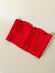 Bustier sartoriale in shantung rosso lavorato a pieghe