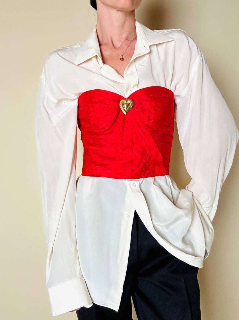 Bustier sartoriale in shantung rosso lavorato a pieghe