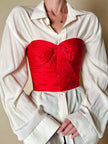 Bustier sartoriale in shantung rosso lavorato a pieghe