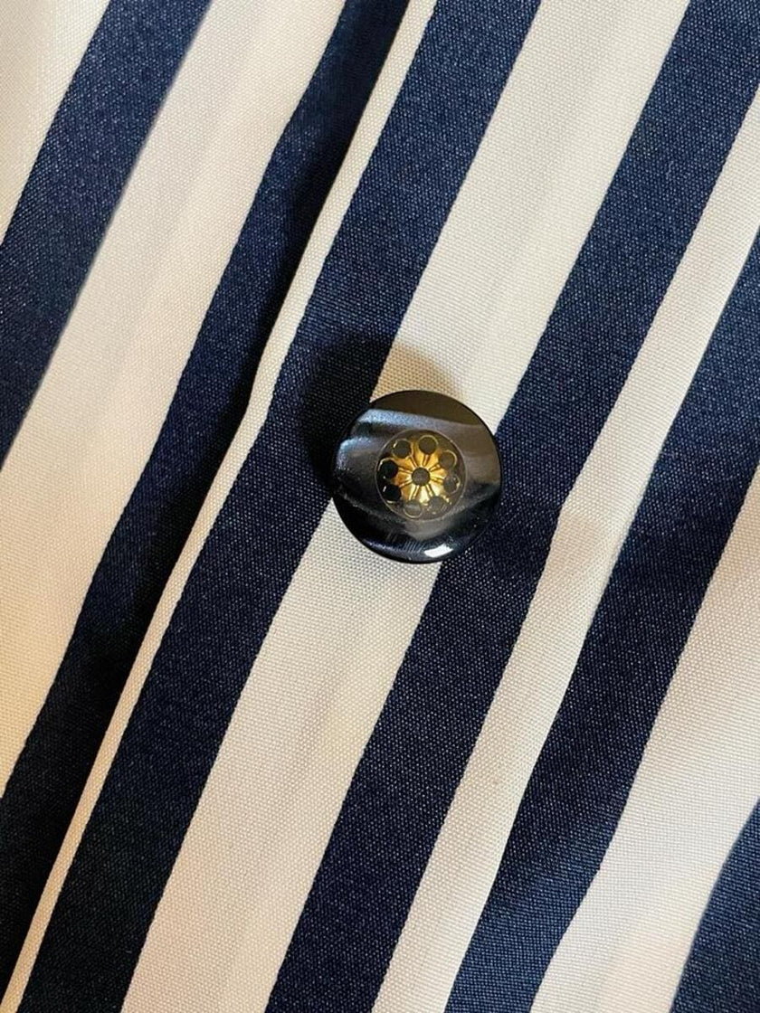 Camicia a righe bianche e blu 
