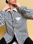 Camicia a righe bianche e blu 