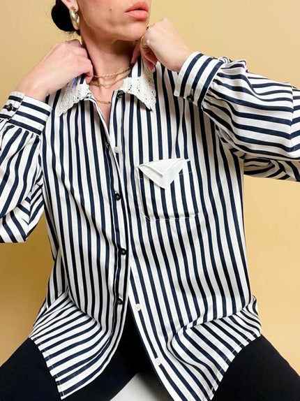 Camicia a righe bianche e blu 