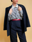 Camicia a righe bianche e blu 