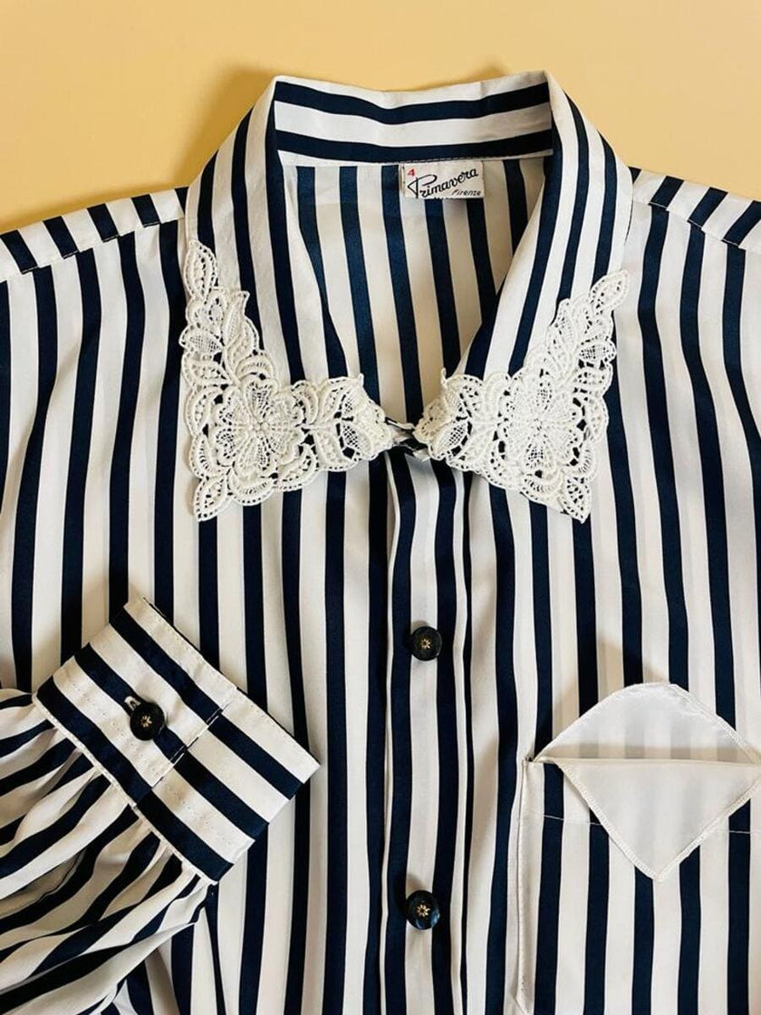 Camicia a righe bianche e blu 