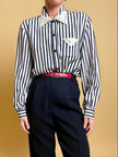 Camicia a righe bianche e blu 