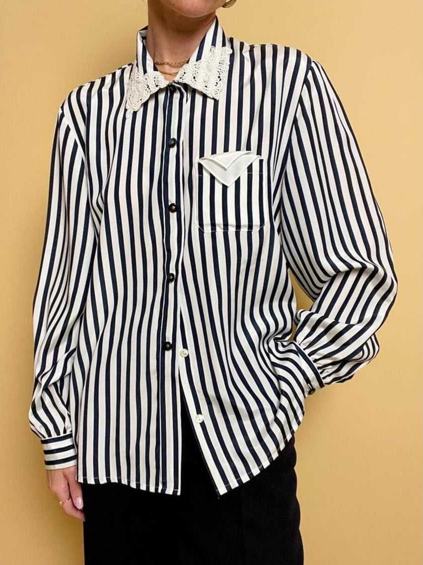 Camicia a righe bianche e blu 