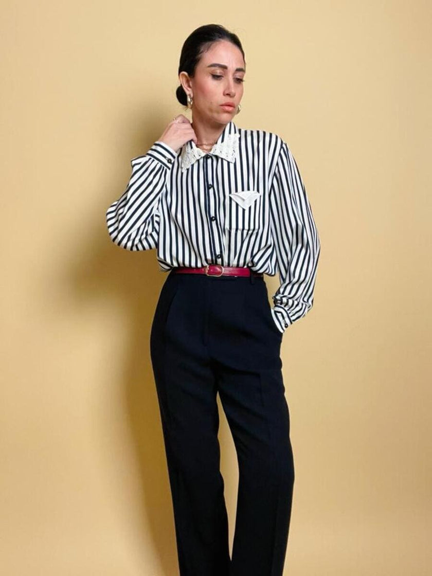 Camicia a righe bianche e blu 