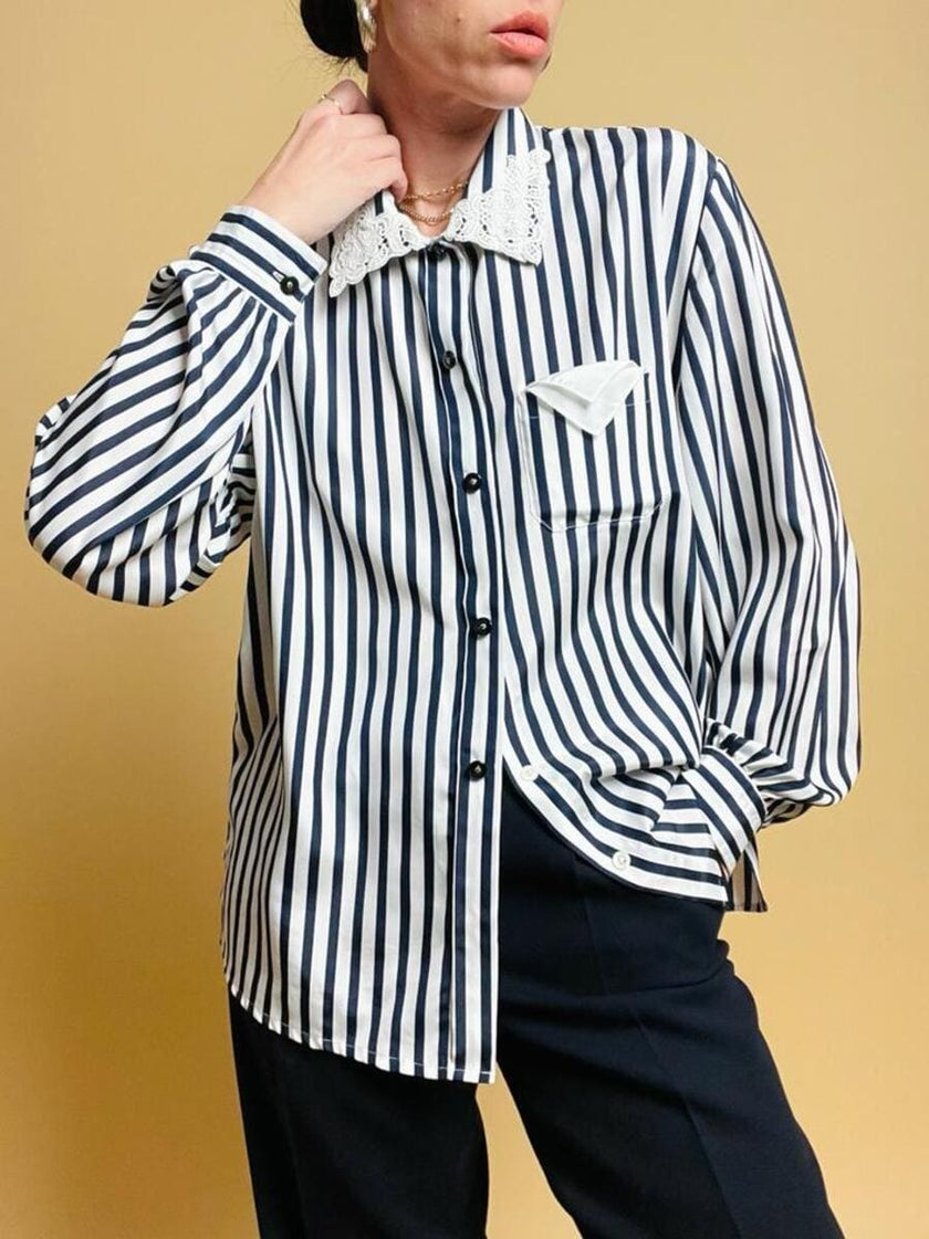 Camicia a righe bianche e blu 