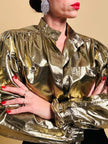 Camicia in lamè oro con bottoni gioiello 